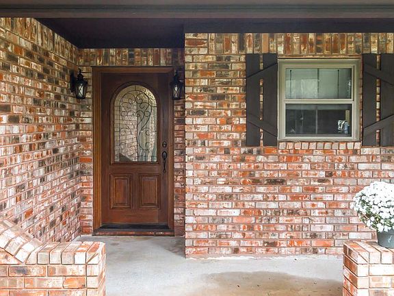 3rd image of 4216 Oak Dr