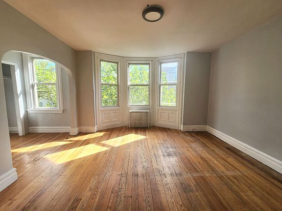 4th image of 261 New York Ave #20B