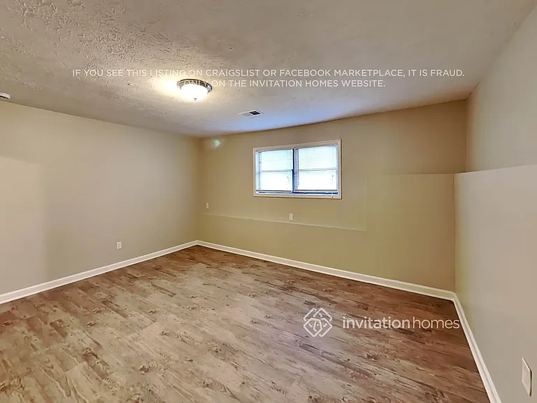 4026 Leicester Dr NE — Photo 9