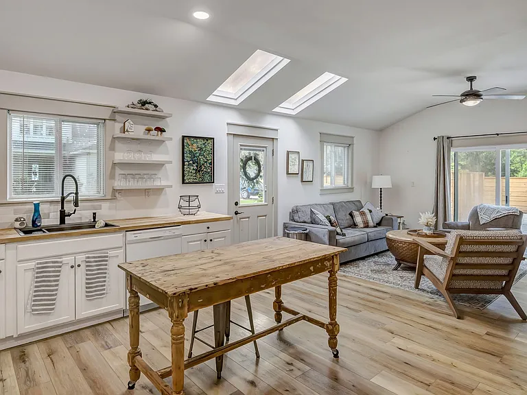 Spence Cir — Photo 10