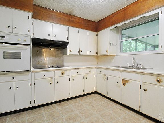 5th image of 1600 Amanda Ln