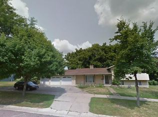 405 Locust St #A, Saint Peter, MN 56082