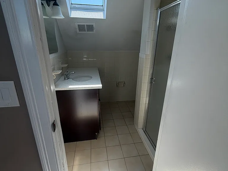 185 Tappan St — Photo 6