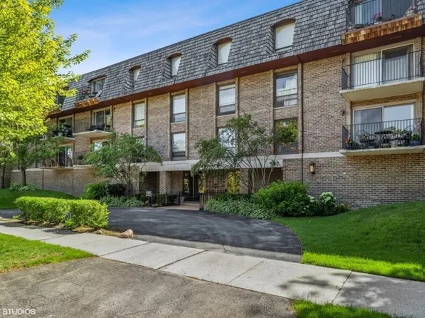 134 Green Bay Rd APT 104, Winnetka, IL 60093