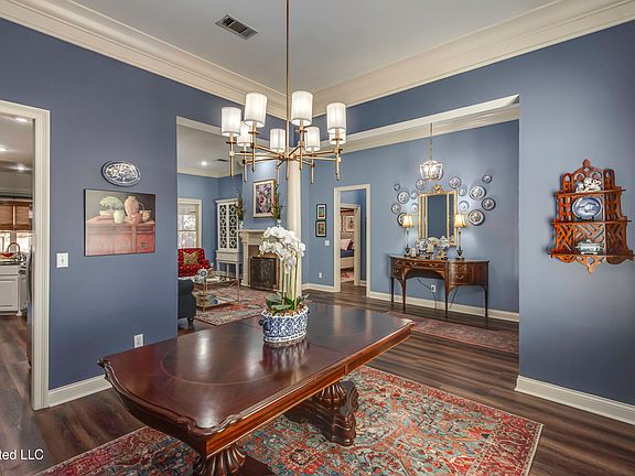 5th image of 611 Berridge Dr