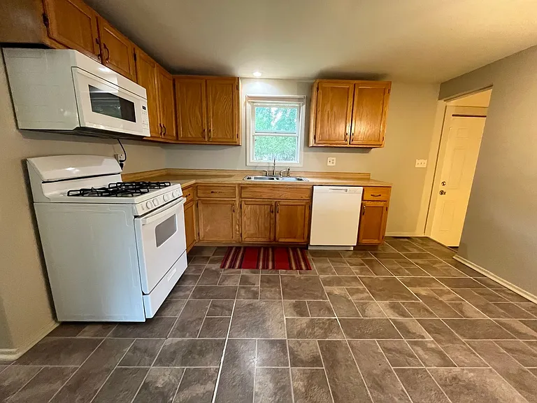 901 N Garfield Ave — Photo 6