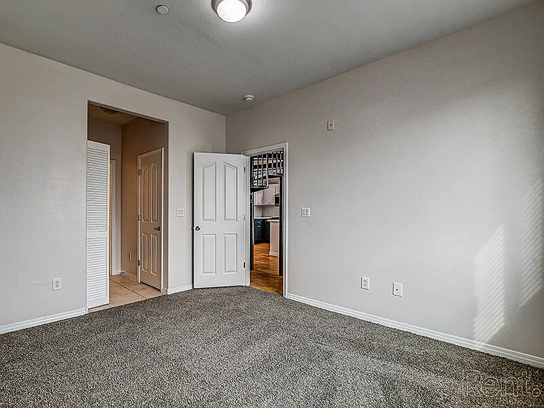 Fleetwood Apartments — Photo 14