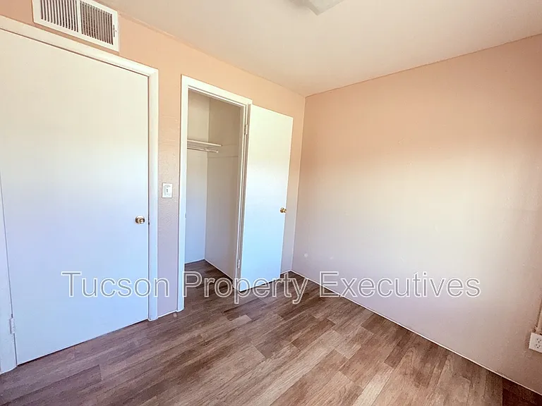 2411 S 6th Ave #8 — Photo 6