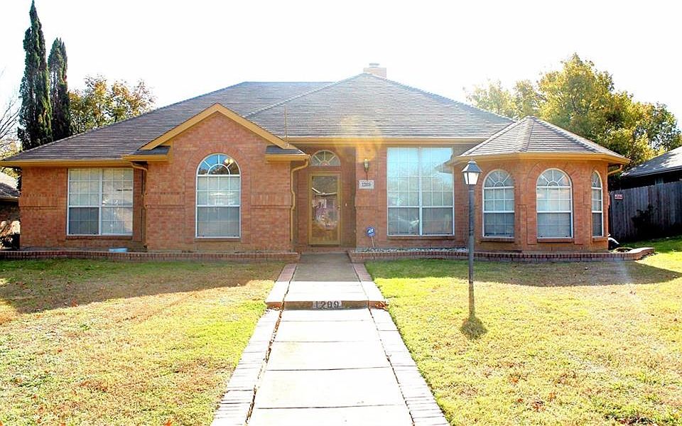 1st image of 1209 Holly Hill Dr