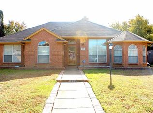 1209 Holly Hill Dr, Grand Prairie, TX 75052