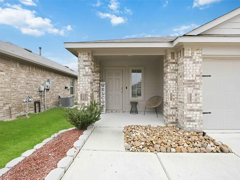 22434 Forest Gorge Ln — Photo 3