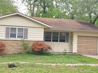 104 N Osage St, Girard, KS 66743