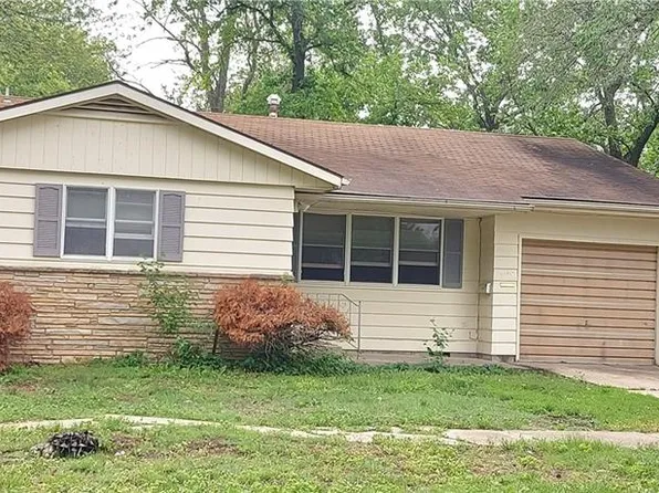 104 N Osage St, Girard, KS 66743