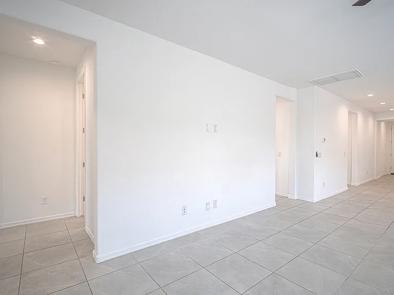 1793 N Westfall Ln — Photo 7