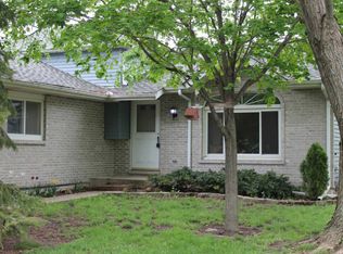 214 Fox Chase Dr N, Oswego, IL 60543