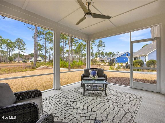 5th image of 678 Breezewood Drive SE