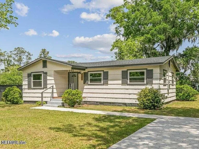 2389 Hilly Rd — Photo 1