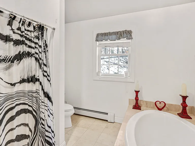 4 McNamara Dr — Photo 23