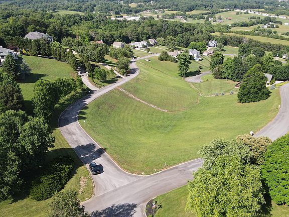 3rd image of 24 Bentwood Dr