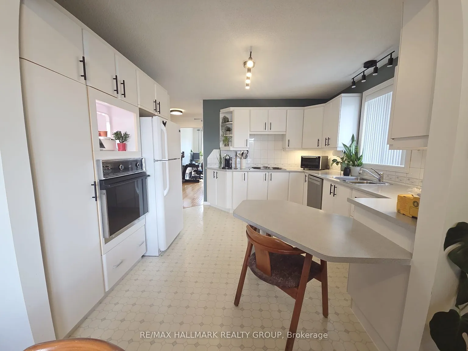 2 bed, $1,990 — Photo 2