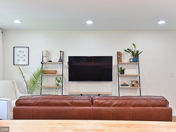4th image of 2717 Brookdale Ln