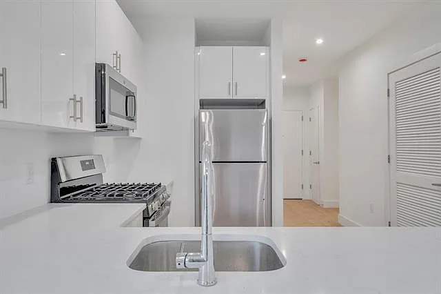 3321 Liberty Ave #207 — Photo 11