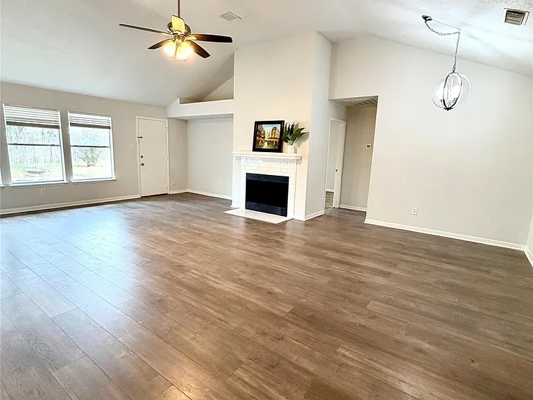 19114 Indian Grass Dr — Photo 2