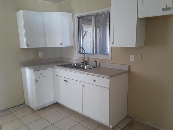 4th image of 4131 Evelyn St