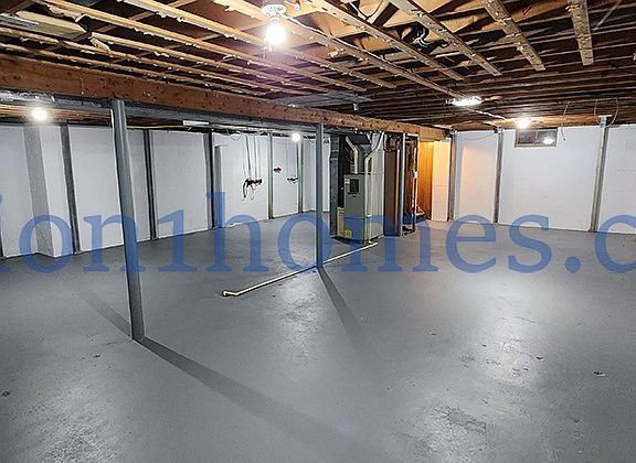 3rd image of 862 Runyan Ave