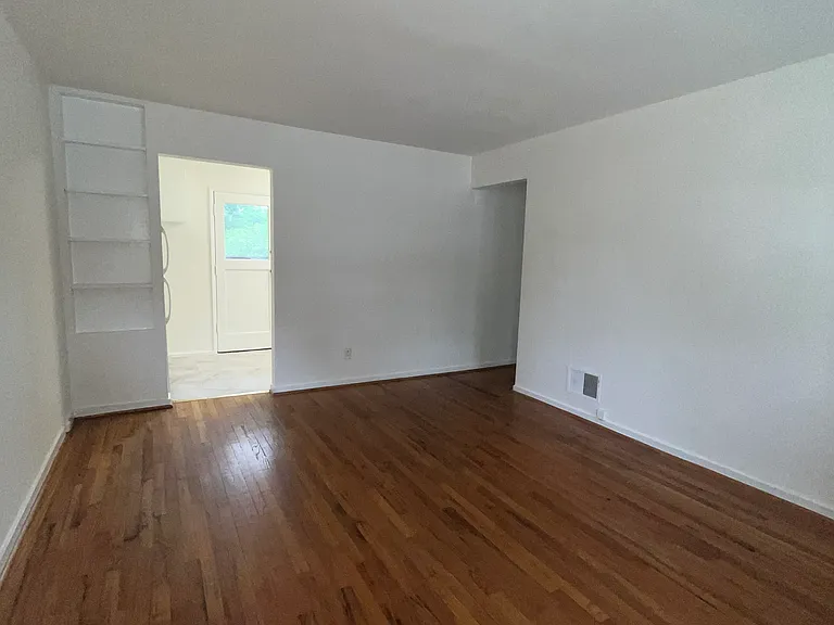 1204 Yale Ave #4 — Photo 2
