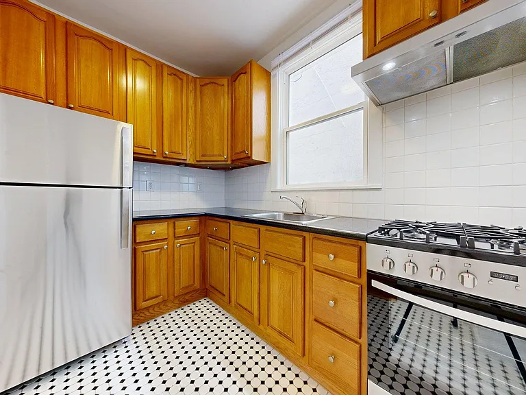 1053 Bush St #12 — Photo 8