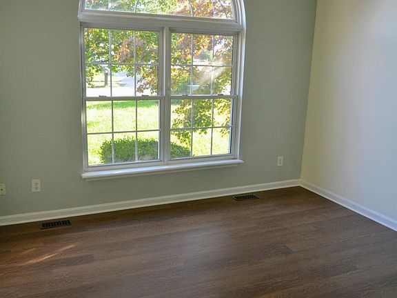 5th image of 184 Aulbern Dr W