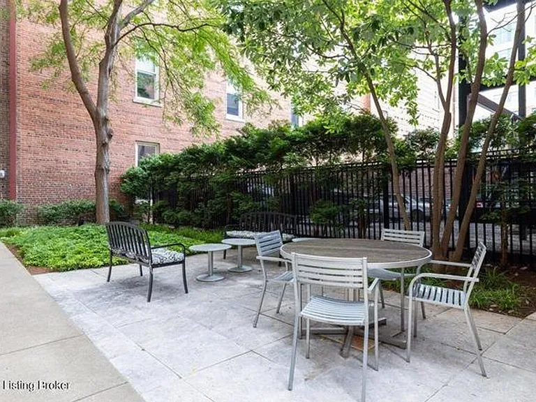 309 E Market St #313 — Photo 2