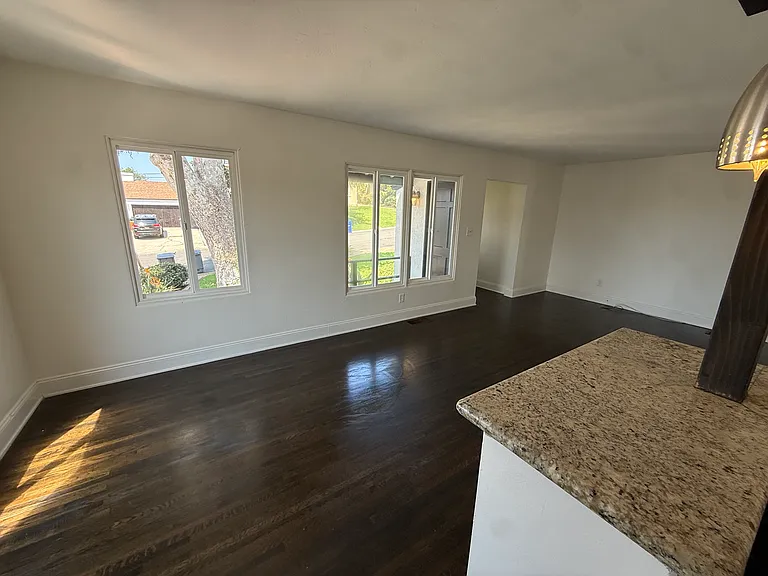 4343 Elma Ln — Photo 7