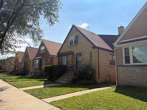 2nd image of 7751 W Addison St