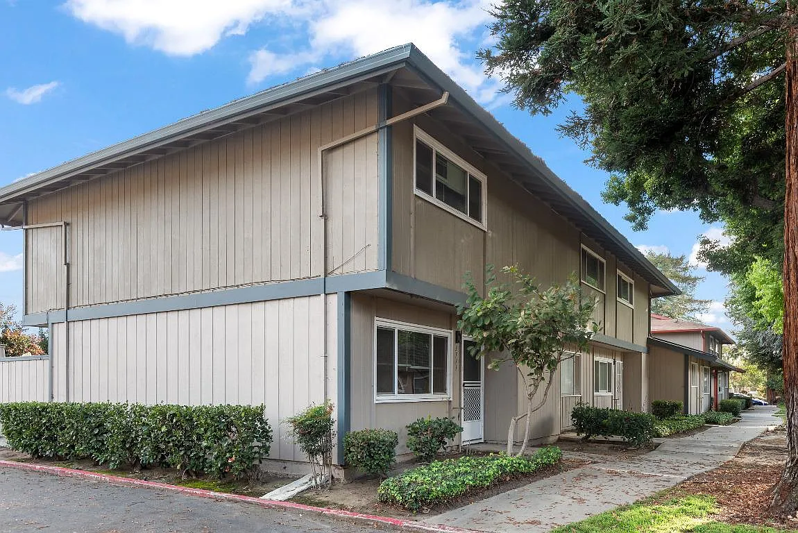 3 bed, 1168 sqft, $3,500 — Photo 2
