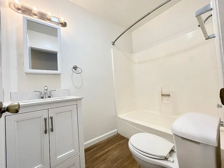 2350 Sea Breeze Dr — Photo 2