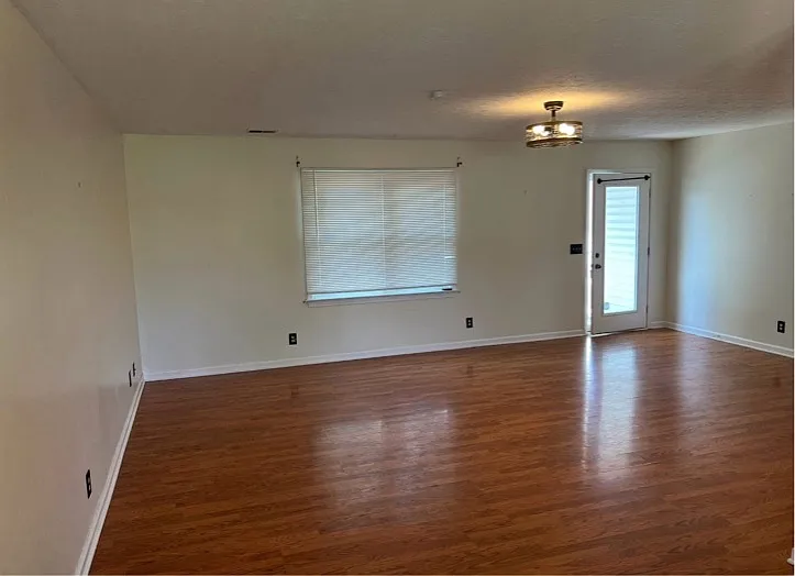 121 Canterbury St — Photo 3