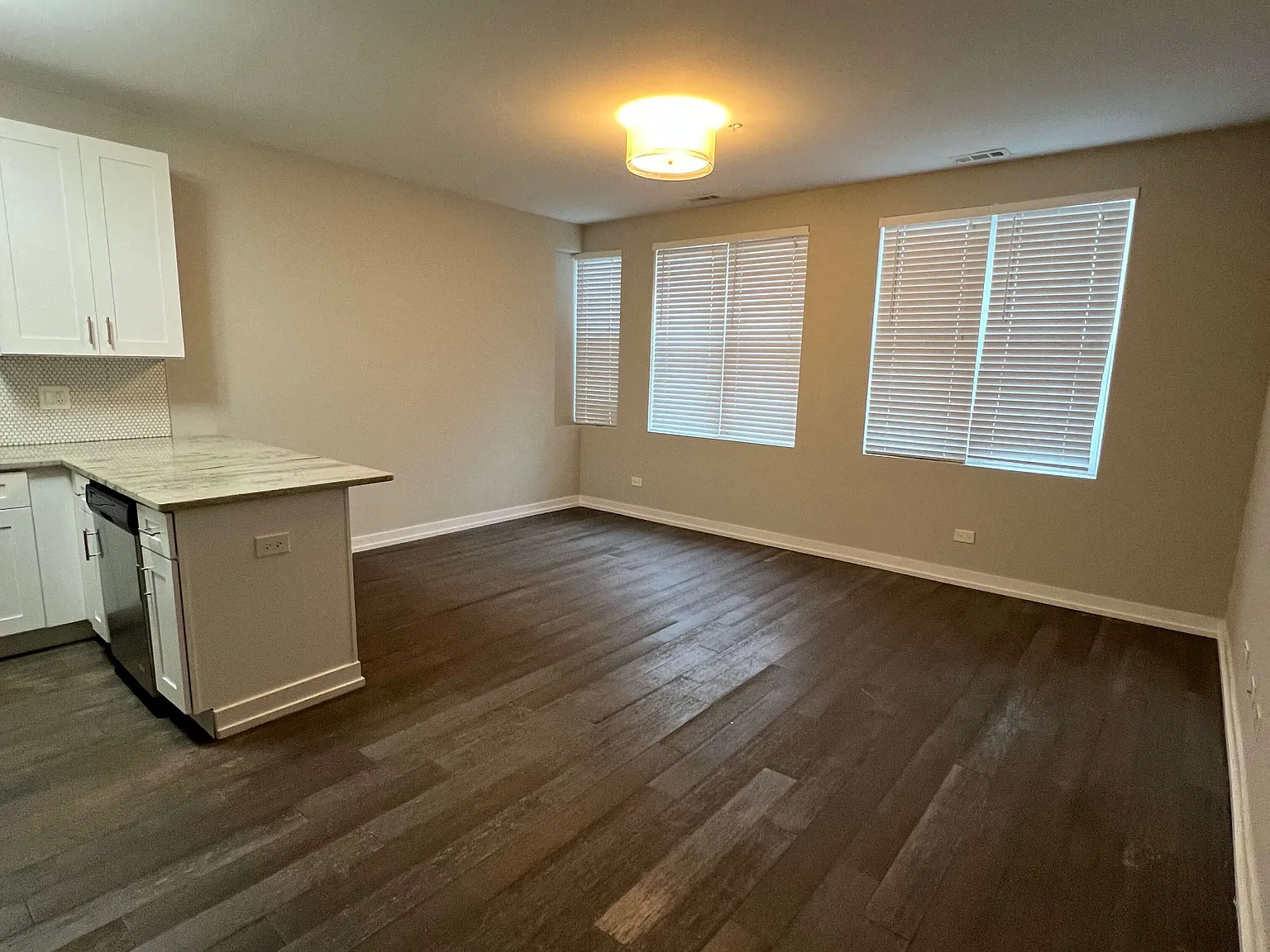 1554 W Hollywood Ave — Photo 4