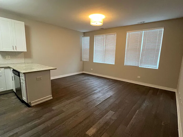 1554 W Hollywood Ave — Photo 4
