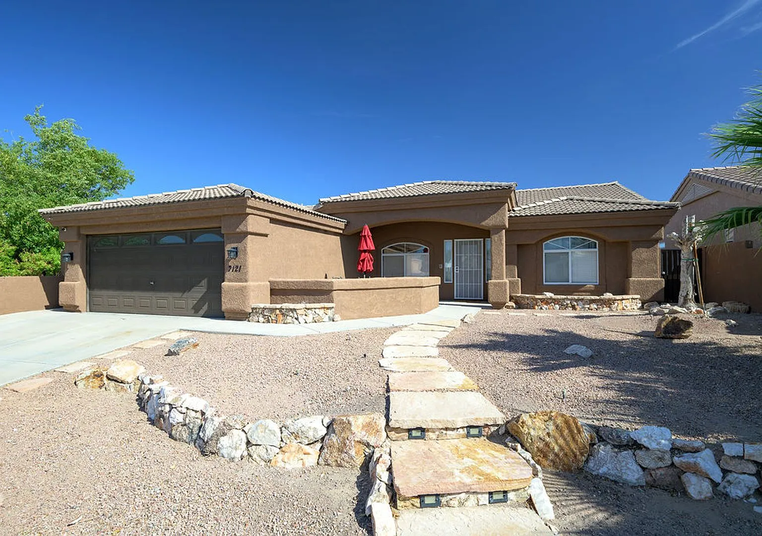 Beautiful Desert Lakes Home with Amazing Golf Course Views! — Photo 3