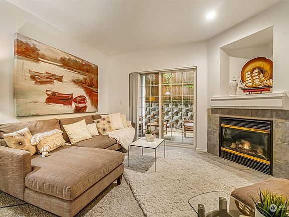 4th image of 14714 Admiralty Way #A102