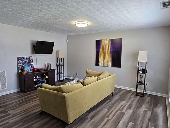 3rd image of 1314 Hollenbeck Ln