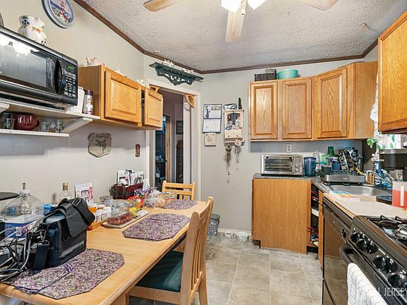 4th image of 81 Larch St