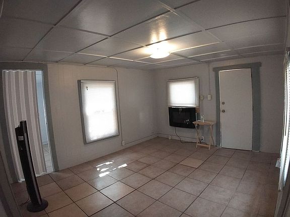 3rd image of 822 San Jacinto St