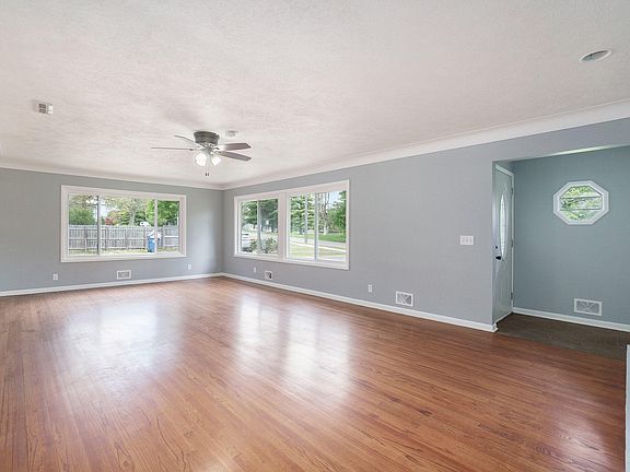 4th image of 1925 Sunnyside Dr