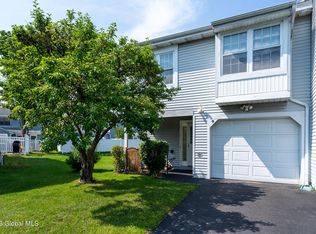 4 Chadwyck Sq, Cohoes, NY 12047