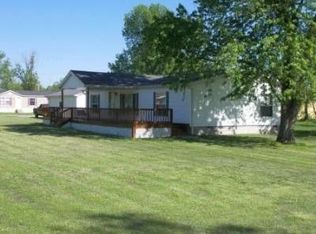 201 W 1st St, Ina, IL 62846