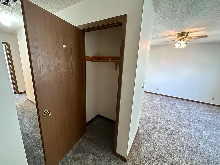 212 S Walnut Ave — Photo 6