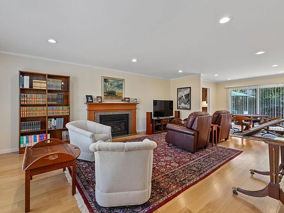 4th image of 8822 Oakmont Drive S
